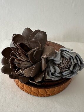 LIVE LOVE LOFT Leather Belt With 3-D Flowers XS